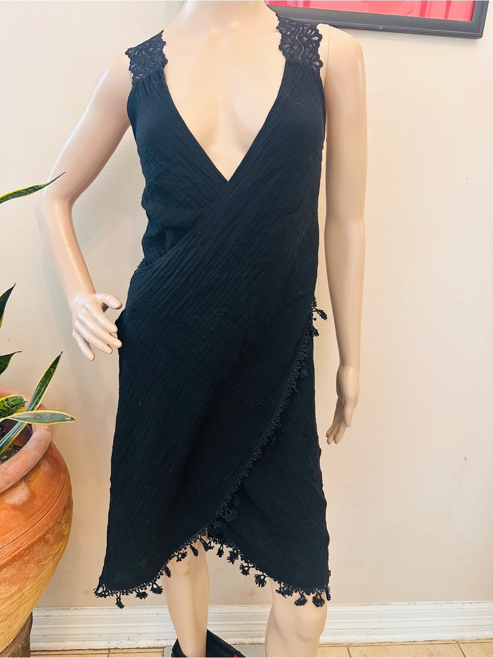 Black wrap Lace-Trim V-Neck Swim Coverup